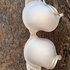 38C Wacoal Simple & Serene Contour Underwire Plunge T-Shirt Bra 85337